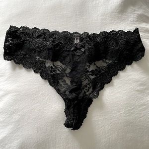 VS Black Lace Thong, Size L